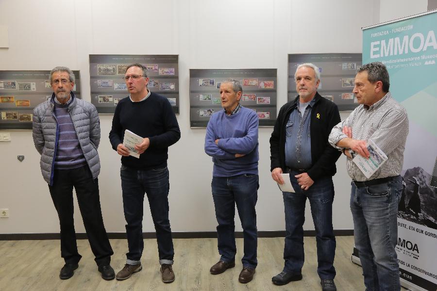 Exposición «Montañas de billetes» en Donostia