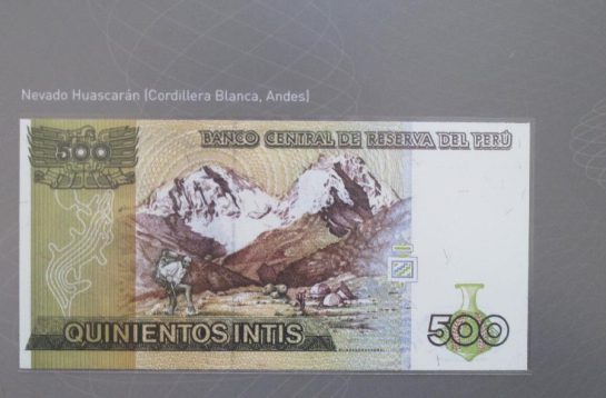 La exposición «Montañas de billetes» en Igorre
