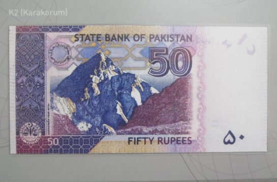 La exposición «Montañas de billetes» en Igorre