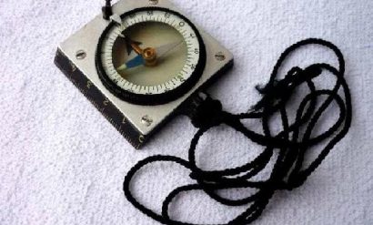 Colección de 120 brújulas históricas donadas a EMMOA