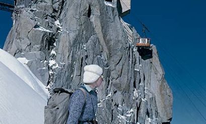Loli López Goñi, bajo la Aiguille de Midi en 1958.