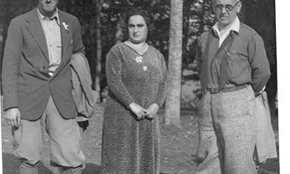 Andrés Espinosa y Bandrés acompañando en 1930 en Arrate a Raimunda Royo, primera mujer en completar el concurso de Cien Montes.