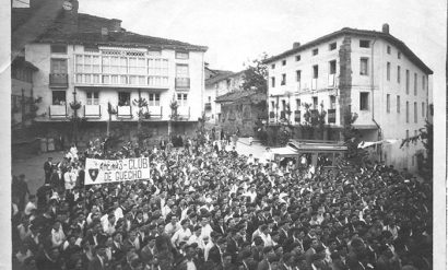 Día de la fundación de la Federación Vasco Navarra de Alpinismo en la Plaza de Elgeta en 1924.
